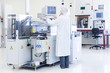 Foto: Industrie Produktion Forschung Entwicklung Reinraum Industrie Produktion Forschung Entwicklung Reinraum