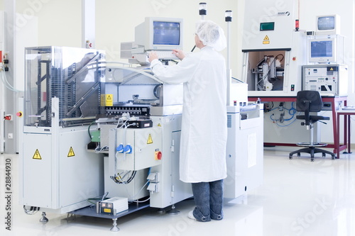 Photo: Industrie Produktion Forschung Entwicklung Reinraum Industrie Produktion Forschung Entwicklung Reinraum