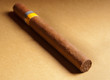 cigare de cuba sur fond brun