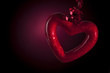 cuore rosso con brillantini su sfondo nero