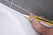 mains posant silicone
