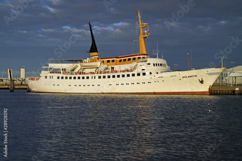 Foto: Passagierschiff Atlantis in Cuxhaven Passagierschiff Atlantis in Cuxhaven