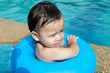 Baby mit Schwimmreifen