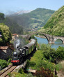 Dampfzug bei der Ponte del Diavolo (Teufelsbrücke), Toscana