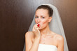 Foto: bride with strawberry bride with strawberry