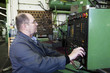 Senior bei der Arbeit