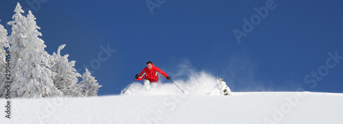 Photo: Panorama - Skifahrer im Tiefschnee Panorama - Skifahrer im Tiefschnee