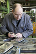 Senior bei der Arbeit