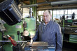 Senior bei der Arbeit
