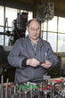 Senior bei der Arbeit