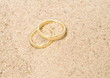 Eheringe im Sand