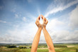 Photo en ligne au meilleur prix Sun in hands, concept of solar energy