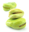Photo en ligne au meilleur prix Fresh broad beans isolated on white background