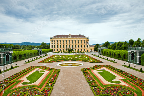 Photo: Schonbrunn Palace in Vienna Schonbrunn Palace in Vienna