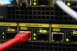 Červen&aacute; ethernetov&yacute; kabel připojen gigabitovou rychlost
