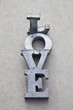 mensaje de amor con letras metalicas