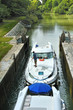 passage d'un bateau a une écluse