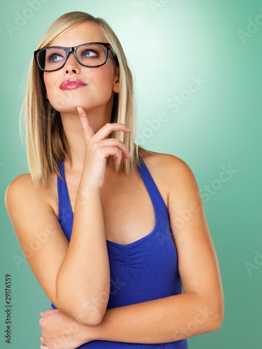 Foto: Contemplative young woman Contemplative young woman