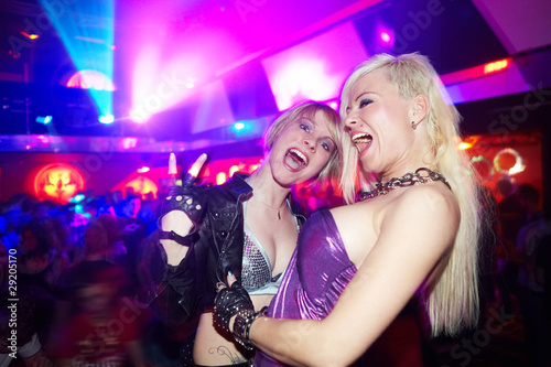 Photo: Partygirls feiern in Disco Partygirls feiern in Disco