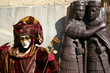 Carnevale - maschera all'angolo palazzo Doge Carnevale - maschera all'angolo palazzo Doge