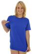 Foto: Junge Frau in blauem Shirt Junge Frau in blauem Shirt