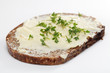 Vollkornbrot mit Butter und Kresse