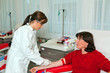 Blutabnahme beim Blutspenden in Blutlabor