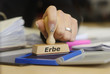 Stempel mit Hand und Erbe