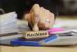 Stempel mit Hand und Nachlass