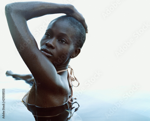 Foto: A woman relaxing in the water A woman relaxing in the water