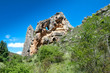 Montaña bajo el cielo