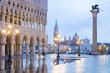 Venedig Markusplatz beleuchtet