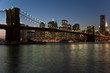 Photo en ligne au meilleur prix Brooklyn Bridge and Manhattan skyline at dusk (New York City)