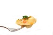 Tortellini mit Gemüsesauce auf einer Gabel Tortellini mit Gemüsesauce auf einer Gabel