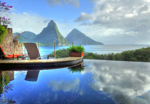 Photo : Infinity Pool with "Gros & Petit Piton" at Saint Lucia Infinity Pool with "Gros & Petit Piton" at Saint Lucia