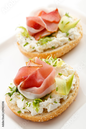 Photo: Sandwiches with cream cheese and smoked bacon Sandwiches with cream cheese and smoked bacon