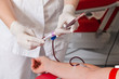 Blutabnahme beim Blutspenden in Blutlabor