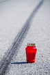 Unfall mit Motorrad. Verkehrsunfall mit Bremsspur