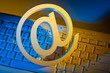 E-Mail Zeichen und Computer Tastatur.
