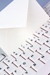 Computer Tastatur und Kuvert. E-mail.