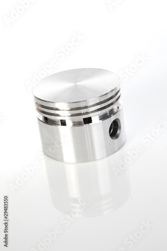 Photo: piston sur fond blanc piston sur fond blanc