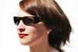 junge Frau mit Sonnenbrille