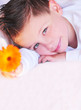 Kind mit Blume