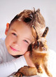 Kind mit Hase