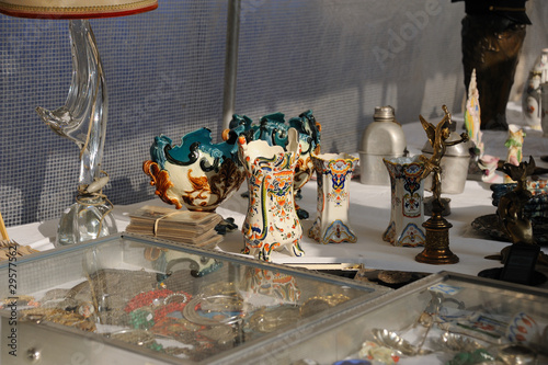 Photo: brocante : barbotine et poterie brocante : barbotine et poterie