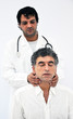 Foto: Medico visita un paziente Medico visita un paziente