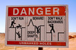 Gefahrenschild in Coober Pedy, Australien Gefahrenschild in Coober Pedy, Australien