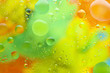 Öltropfen in Wasser