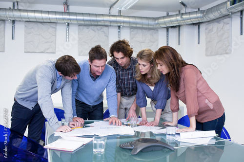 Foto: Creative professionals meeting in conference room Creative professionals meeting in conference room