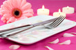 romantisches Tischgedeck in pink